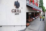 Grill Royal; Eigang bei Tag
